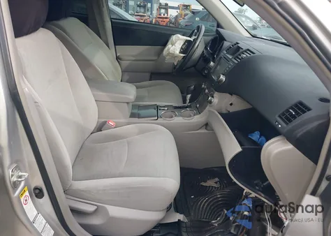 2011 Toyota Highlander Base V6 z USA, uszkodzony, nr VIN 5TDBK3EHXBS075212